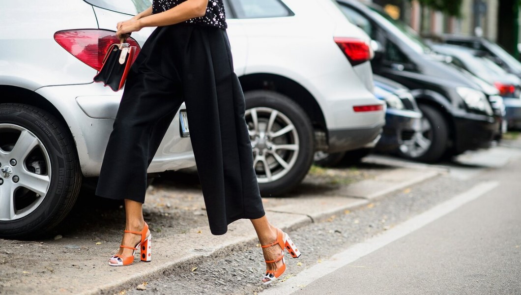 Широкі брюки і взуття: як поєднувати