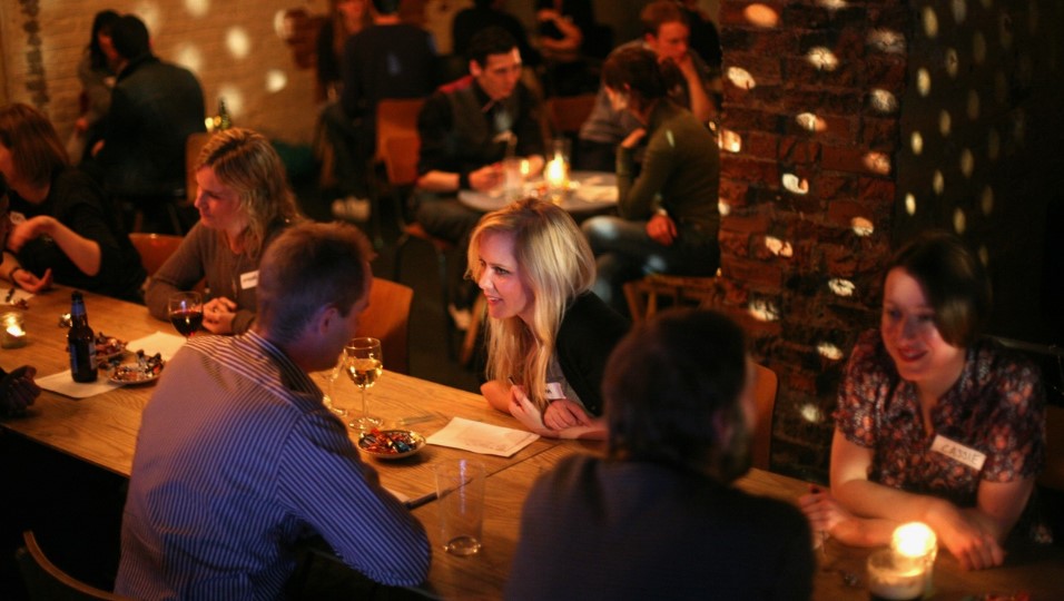 Що таке спіддейтінг